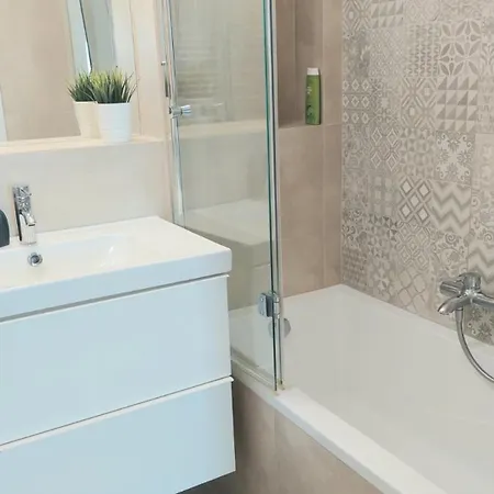 Апартаменты Azizi, Private Parking Garage Free, 5 Min Peso Do Centra Кошице