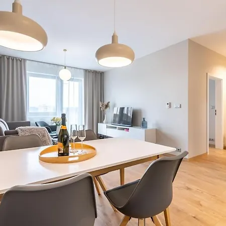 Апартаменты Azizi, Private Parking Garage Free, 5 Min Peso Do Centra *