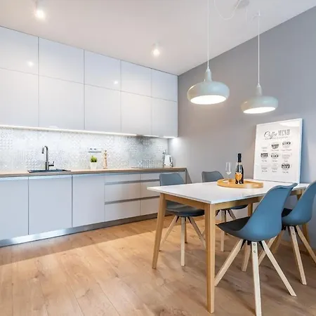 Azizi, Private Parking Garage Free, 5 Min Peso Do Centra *