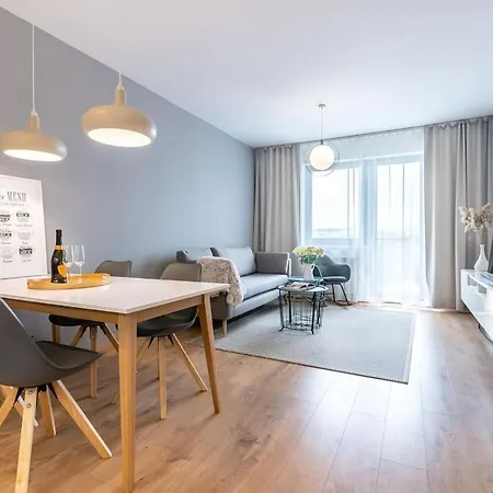 Azizi, Private Parking Garage Free, 5 Min Peso Do Centra Апартаменты Кошице