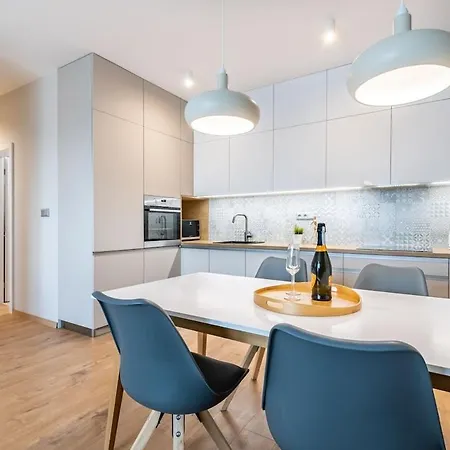 Апартаменты Azizi, Private Parking Garage Free, 5 Min Peso Do Centra Кошице