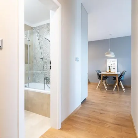 Azizi, Private Parking Garage Free, 5 Min Peso Do Centra Апартаменты