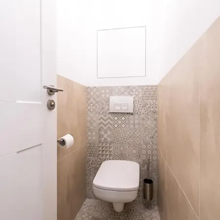 Azizi, Private Parking Garage Free, 5 Min Peso Do Centra Кошице