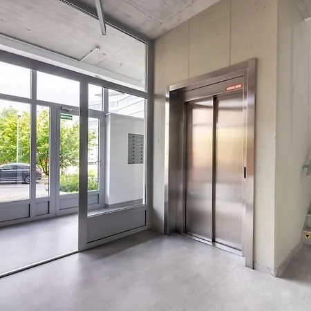 Azizi, Private Parking Garage Free, 5 Min Peso Do Centra Апартаменты