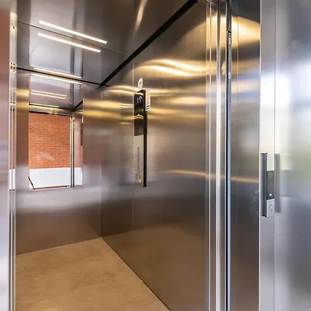 Azizi, Private Parking Garage Free, 5 Min Peso Do Centra Апартаменты *